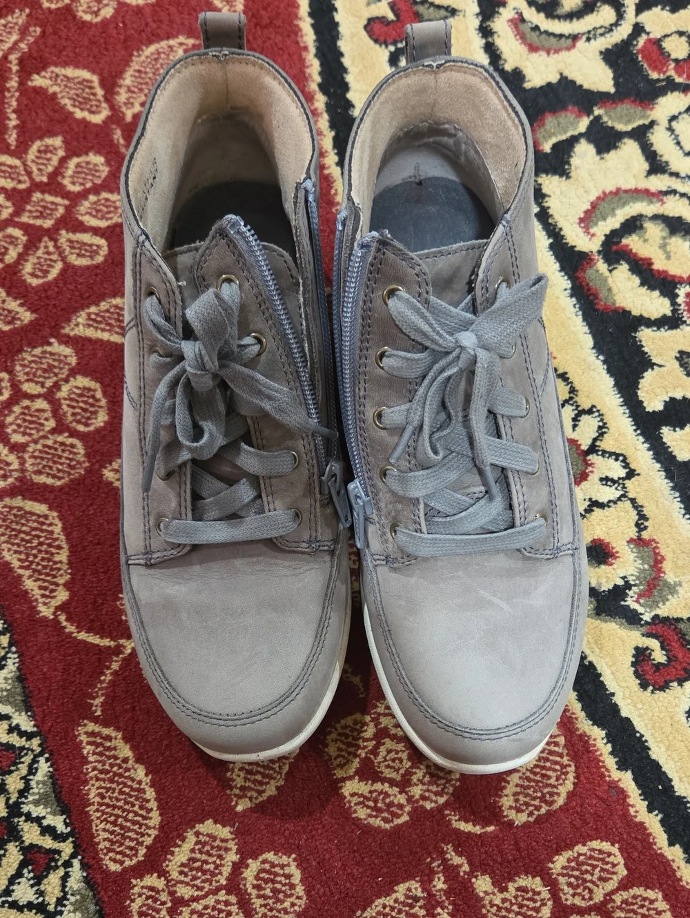 Vionic comfortable gray